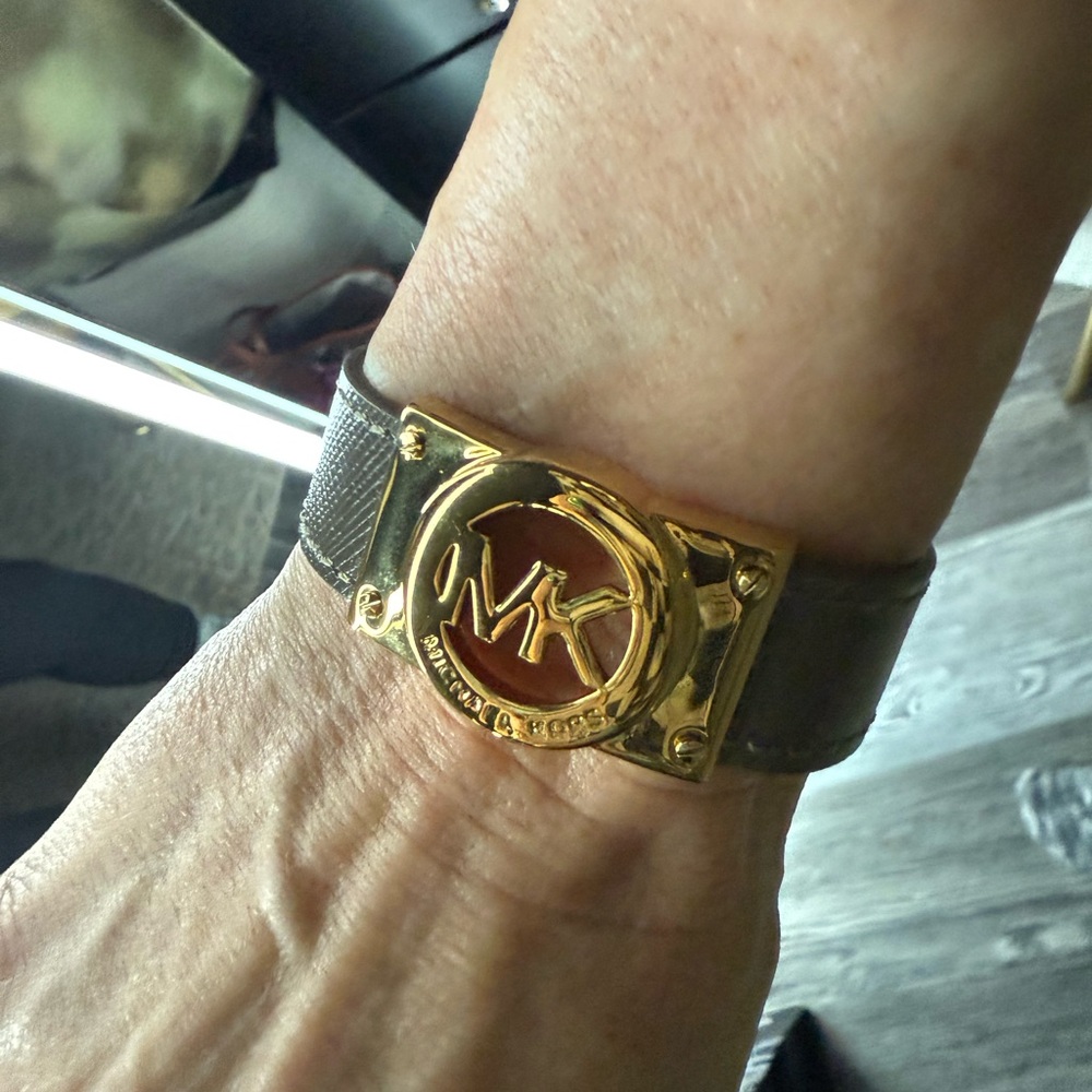 Leather and gold buckle bracelet